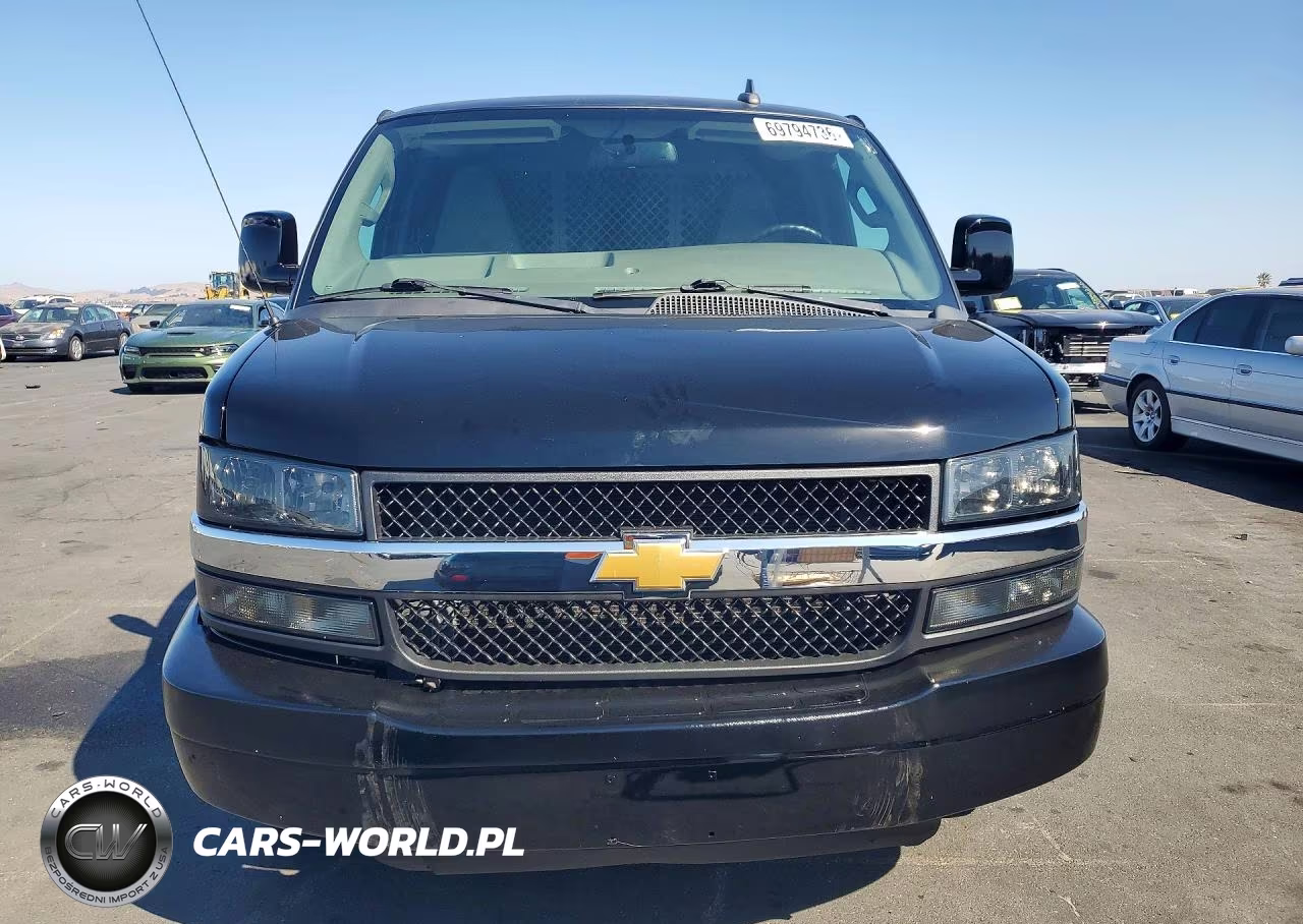 2018 Chevrolet Express 2500 Cargo Delivery Van VIN:1GCWGAFP3J1336429 - 5