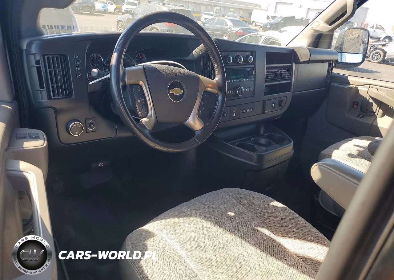 2018 Chevrolet Express 2500 Cargo Delivery Van VIN:1GCWGAFP3J1336429 - 8