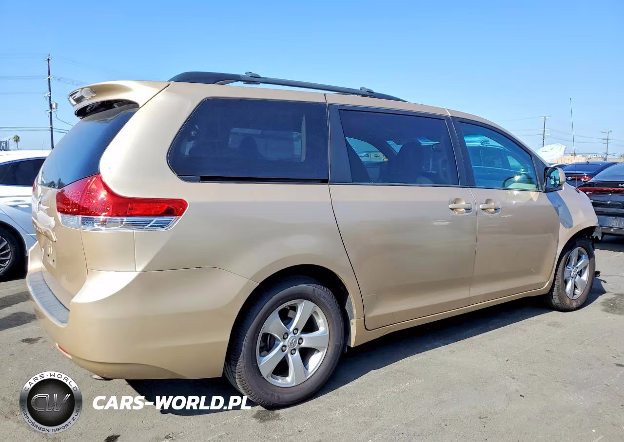 2013 Toyota Sienna Le VIN:5TDKK3DC2DS292875 - 3
