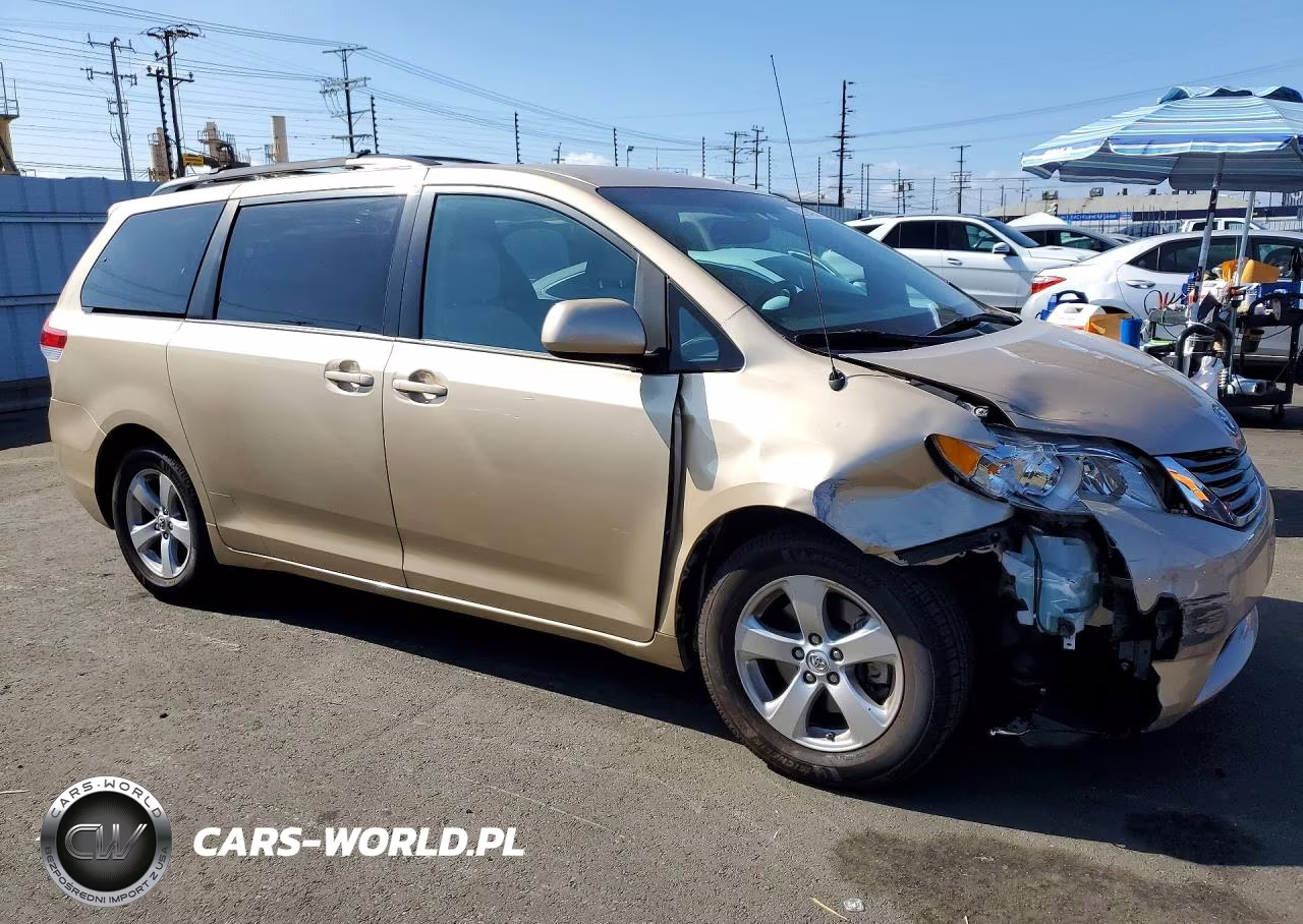 2013 Toyota Sienna Le VIN:5TDKK3DC2DS292875 - 4