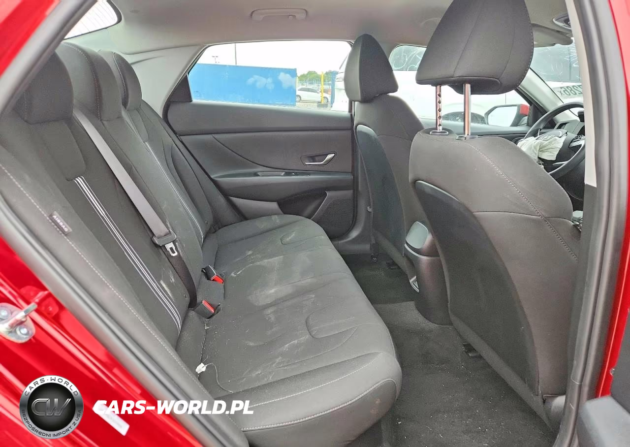 2026 Hyundai Elantra Hybrid Blue VIN:KMHLM4DJ9TU194550 - 10