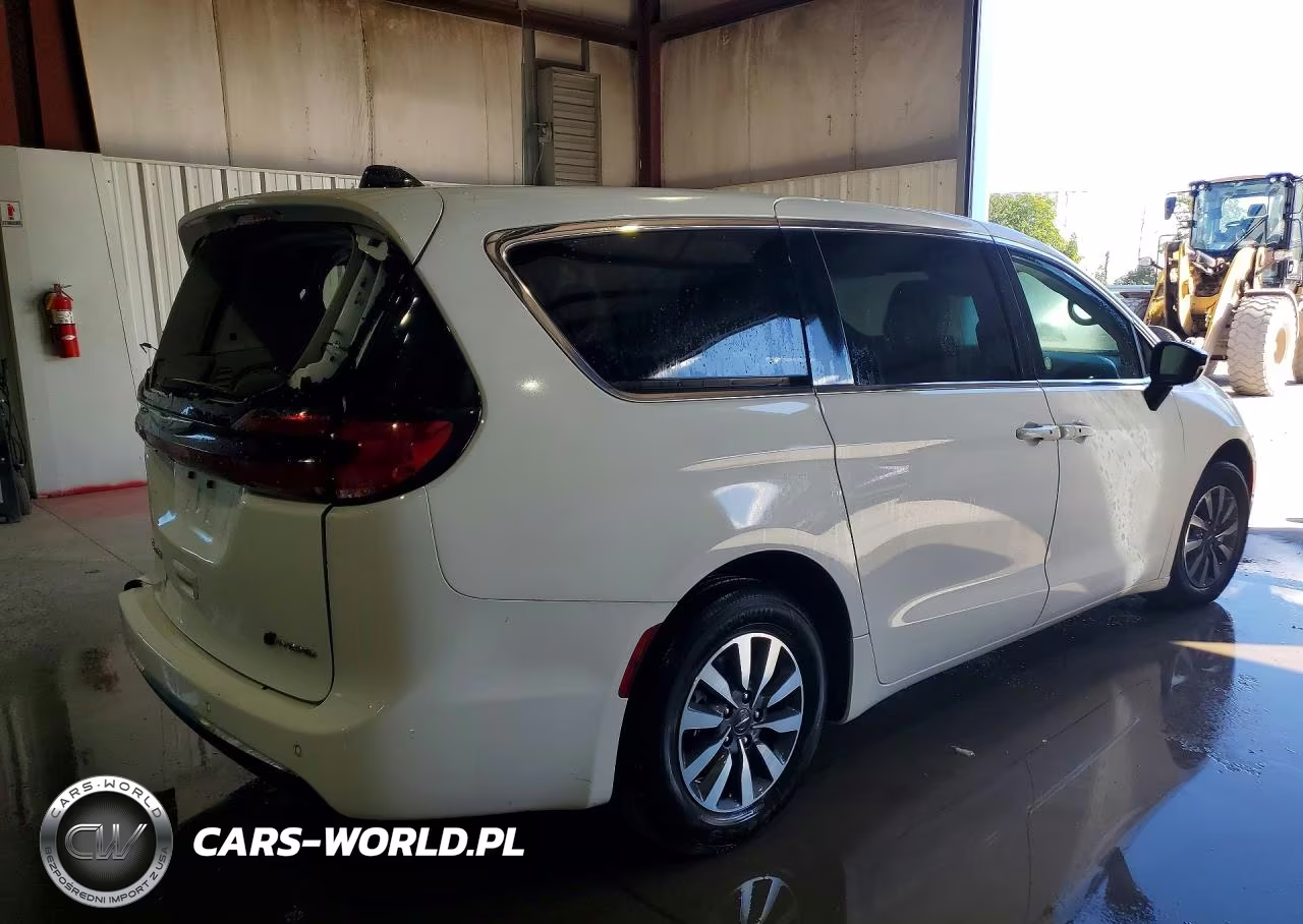 2024 Chrysler Pacifica Hybrid Select VIN:2C4RC1S75RR147139 - 3