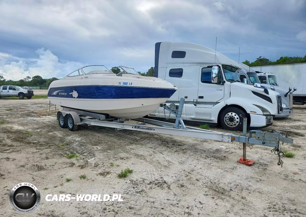 2002 Stingray Boat