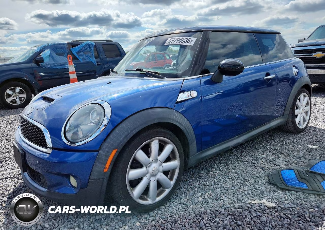 2008 Mini Cooper S VIN:WMWMF735X8TV32900 - 1