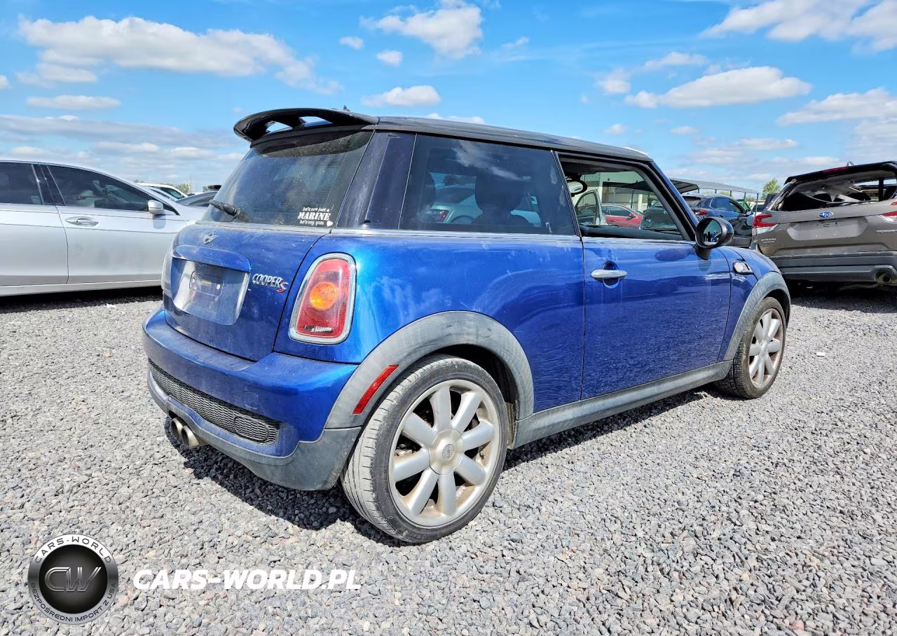 2008 Mini Cooper S VIN:WMWMF735X8TV32900 - 3