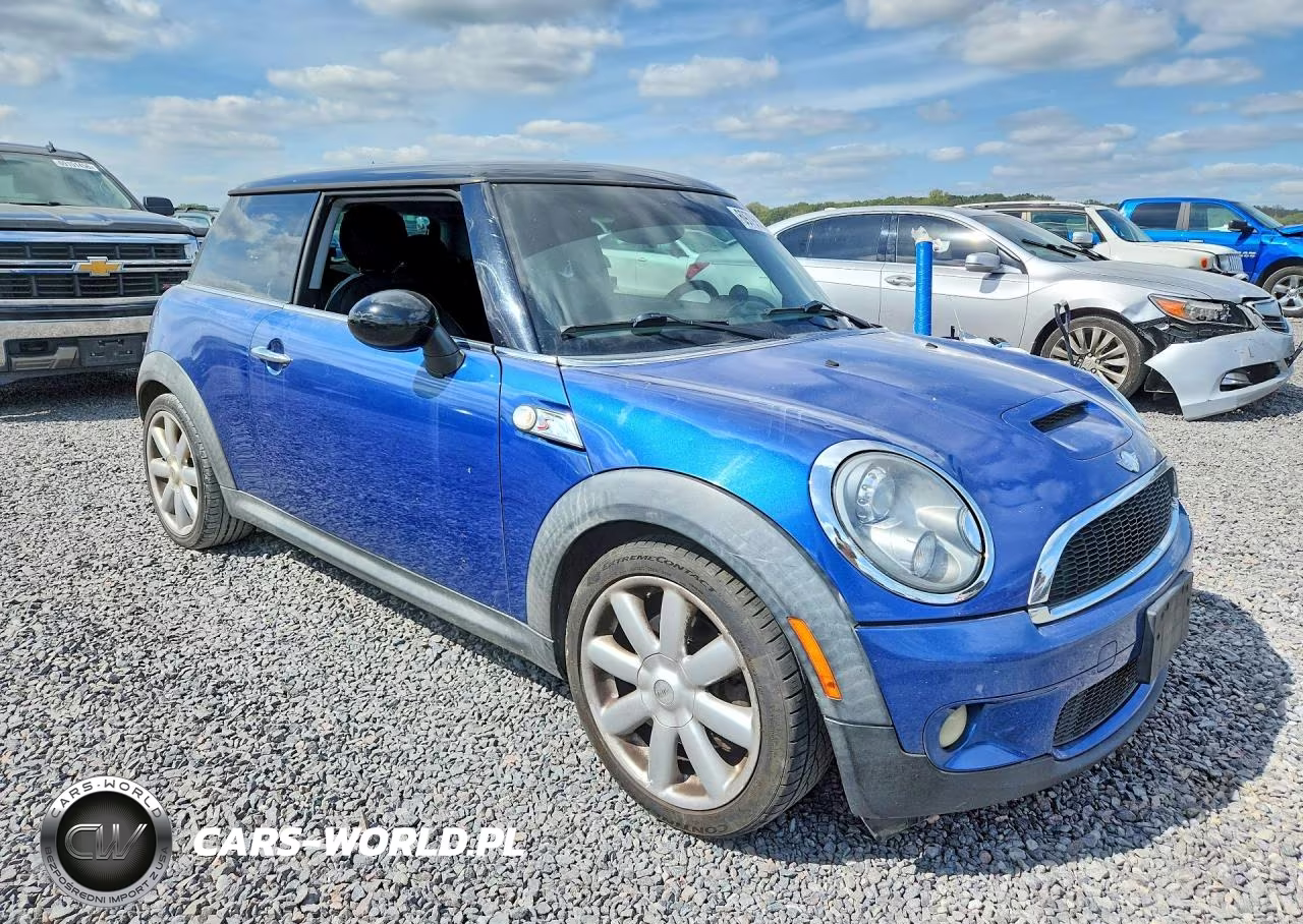 2008 Mini Cooper S VIN:WMWMF735X8TV32900 - 4