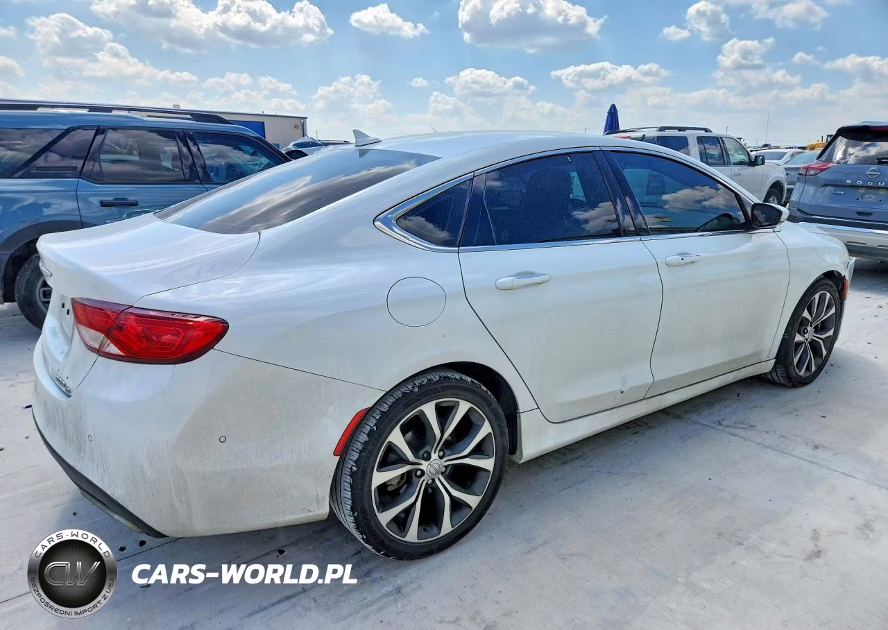 2015 Chrysler 200 C VIN:1C3CCCCGXFN509530 - 3