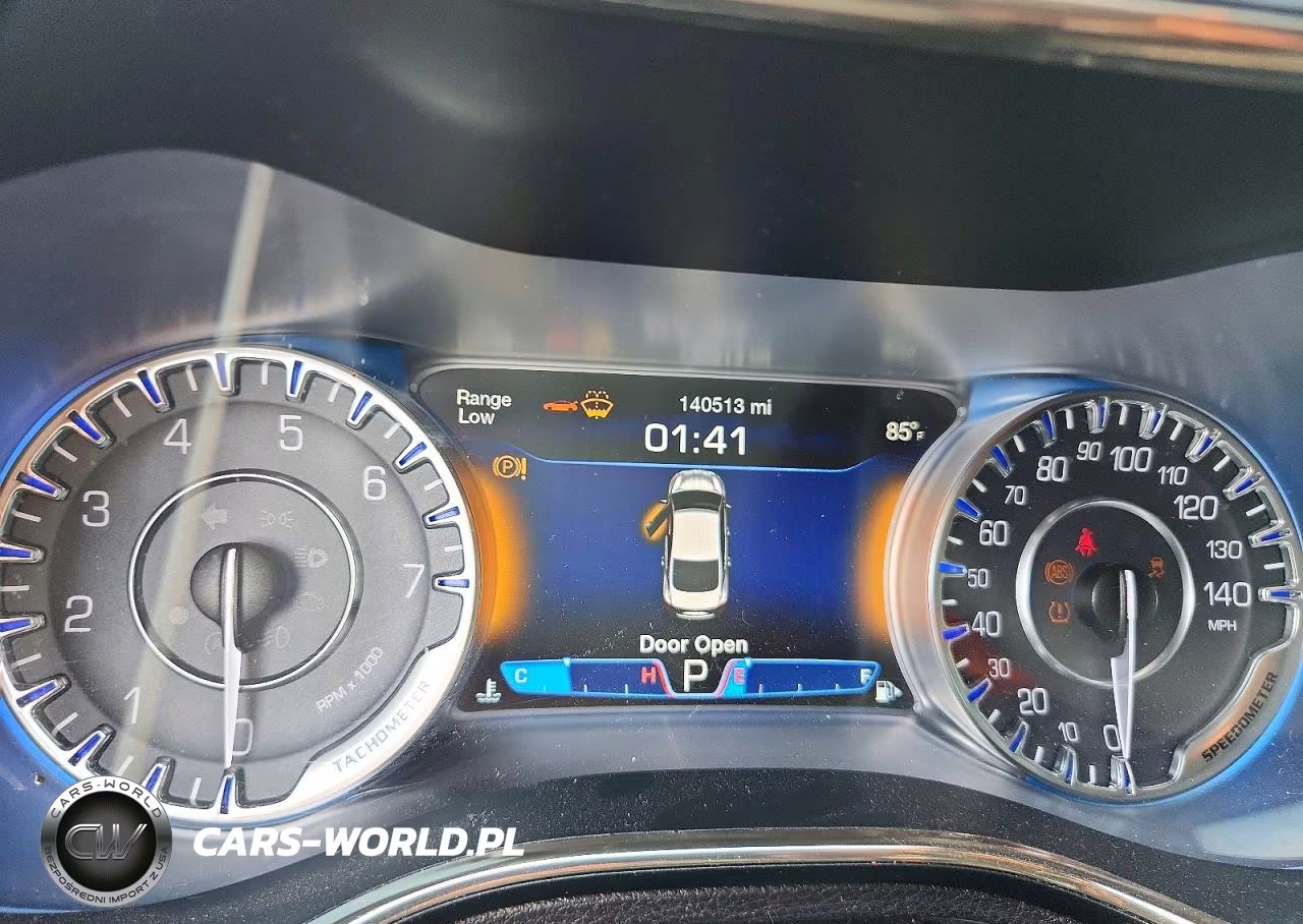 2015 Chrysler 200 C VIN:1C3CCCCGXFN509530 - 9