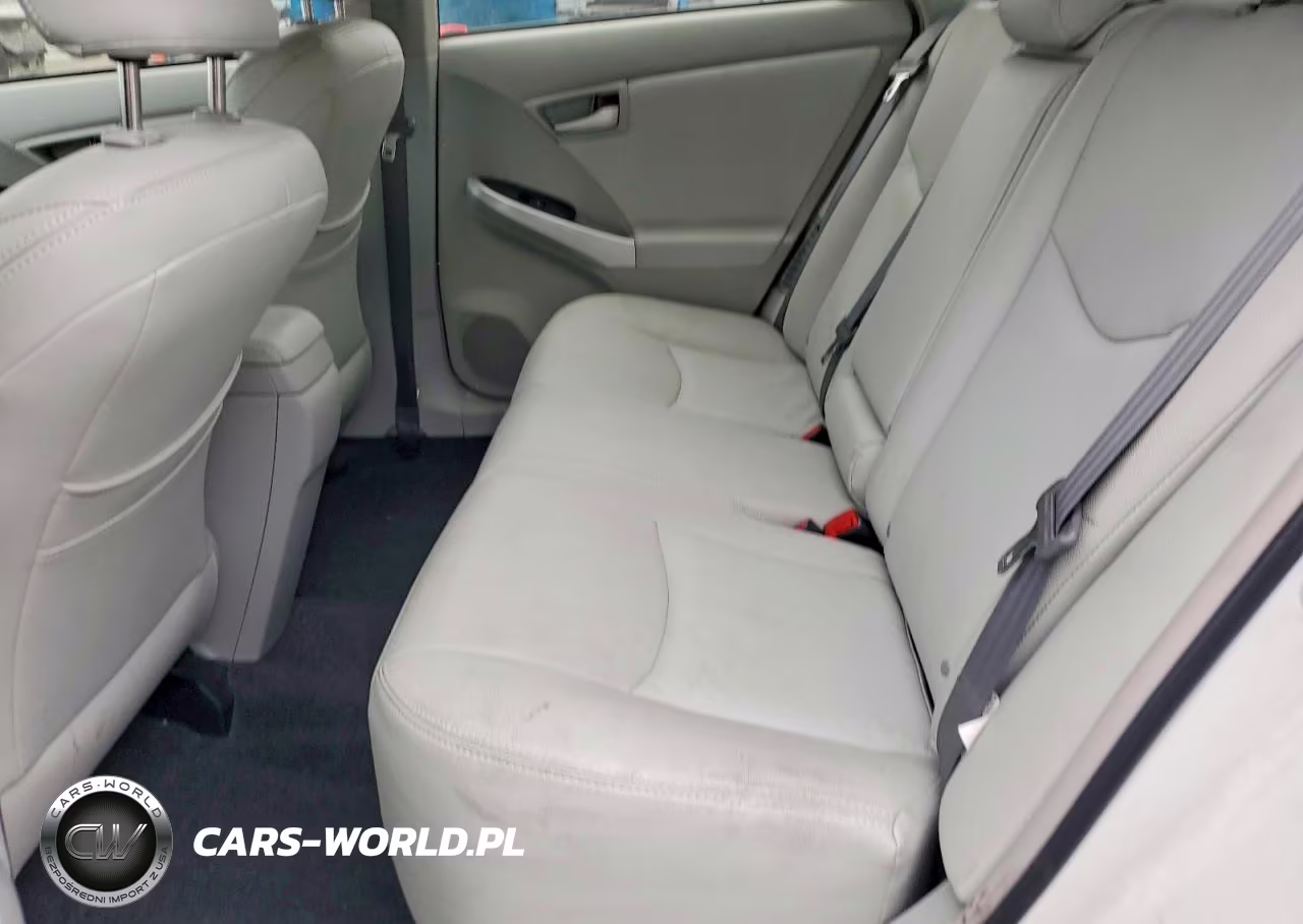 2013 Toyota Prius Two VIN:JTDKN3DU2D1686728 - 10