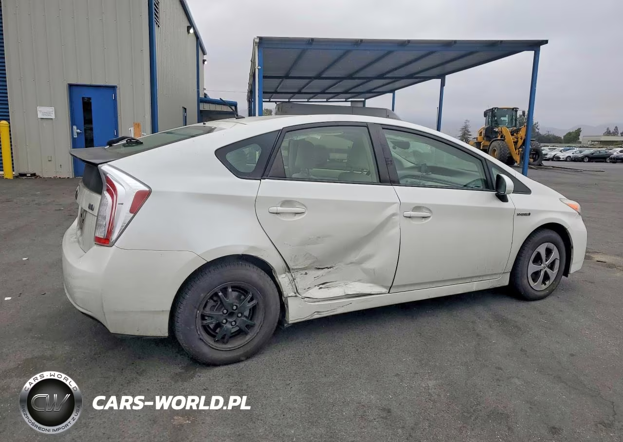 2013 Toyota Prius Two VIN:JTDKN3DU2D1686728 - 3