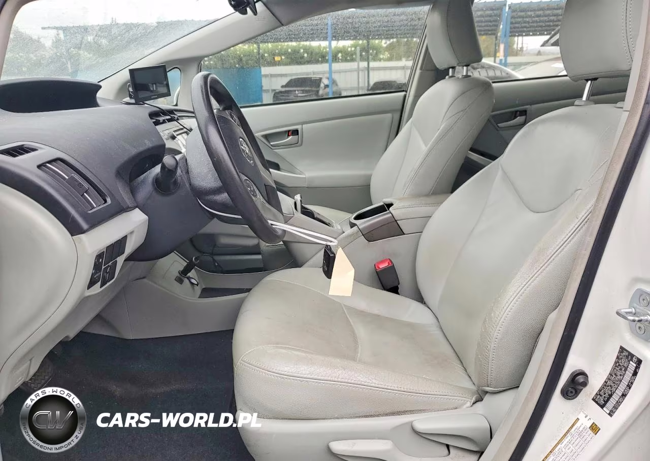 2013 Toyota Prius Two VIN:JTDKN3DU2D1686728 - 7