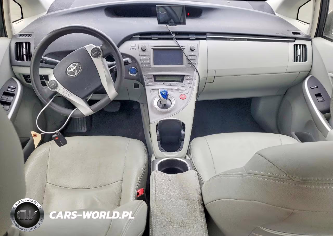2013 Toyota Prius Two VIN:JTDKN3DU2D1686728 - 8