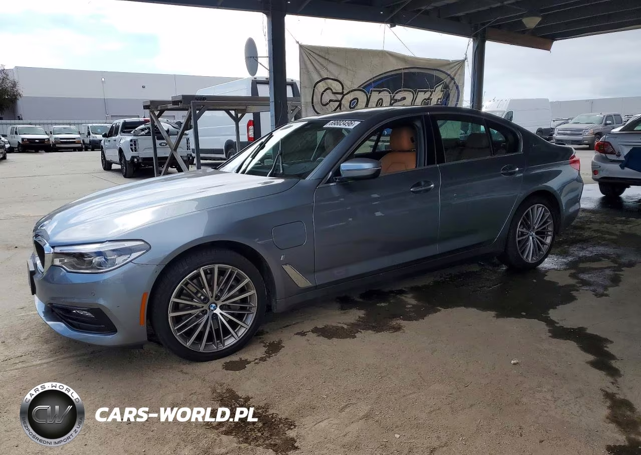 2018 BMW 530Xe VIN:WBAJB1C58JB084079 - 1