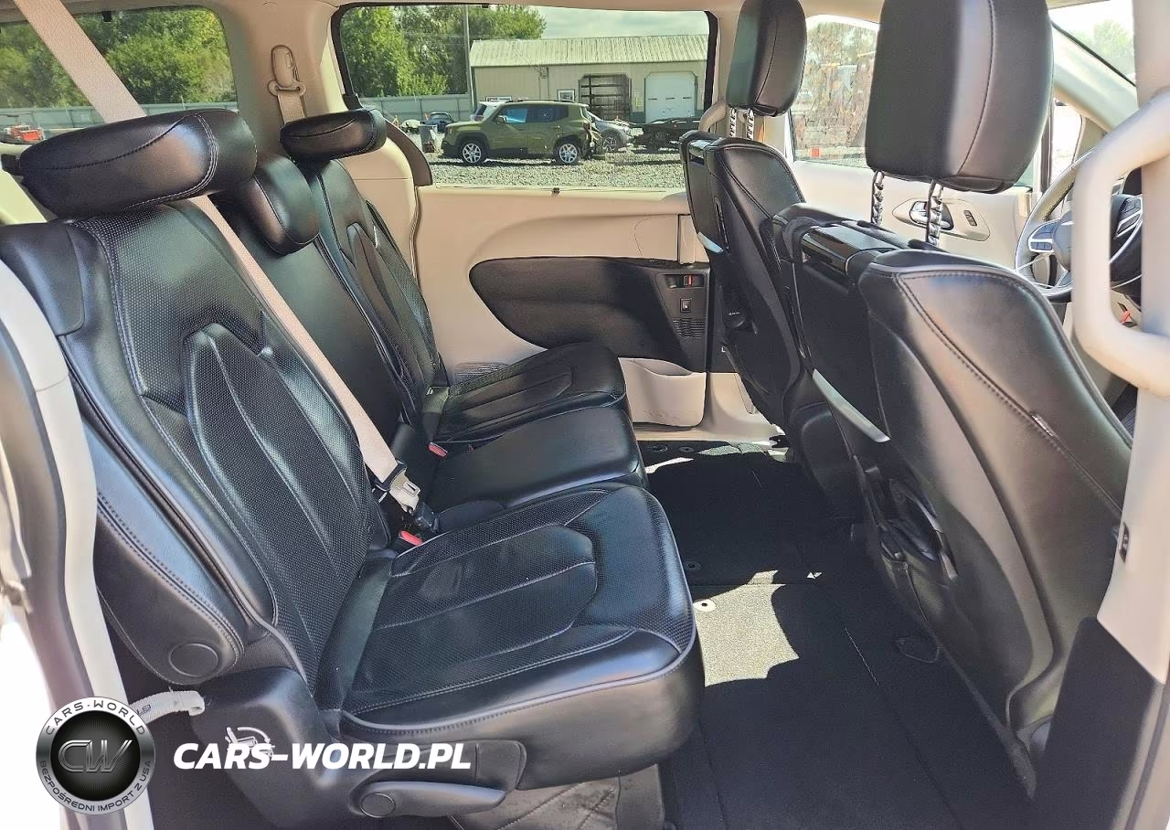 2018 Chrysler Pacifica Limited VIN:2C4RC1GG9JR251565 - 11
