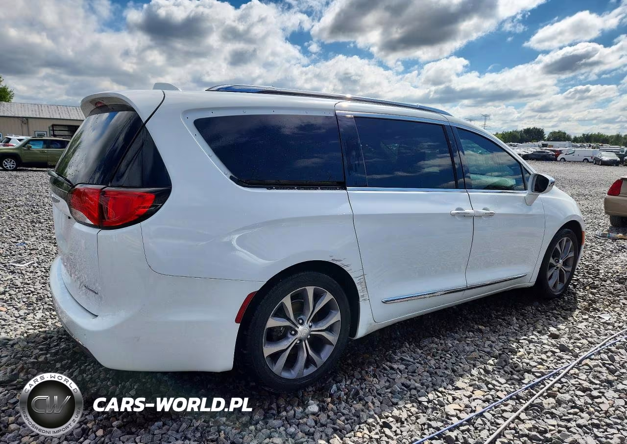 2018 Chrysler Pacifica Limited VIN:2C4RC1GG9JR251565 - 3