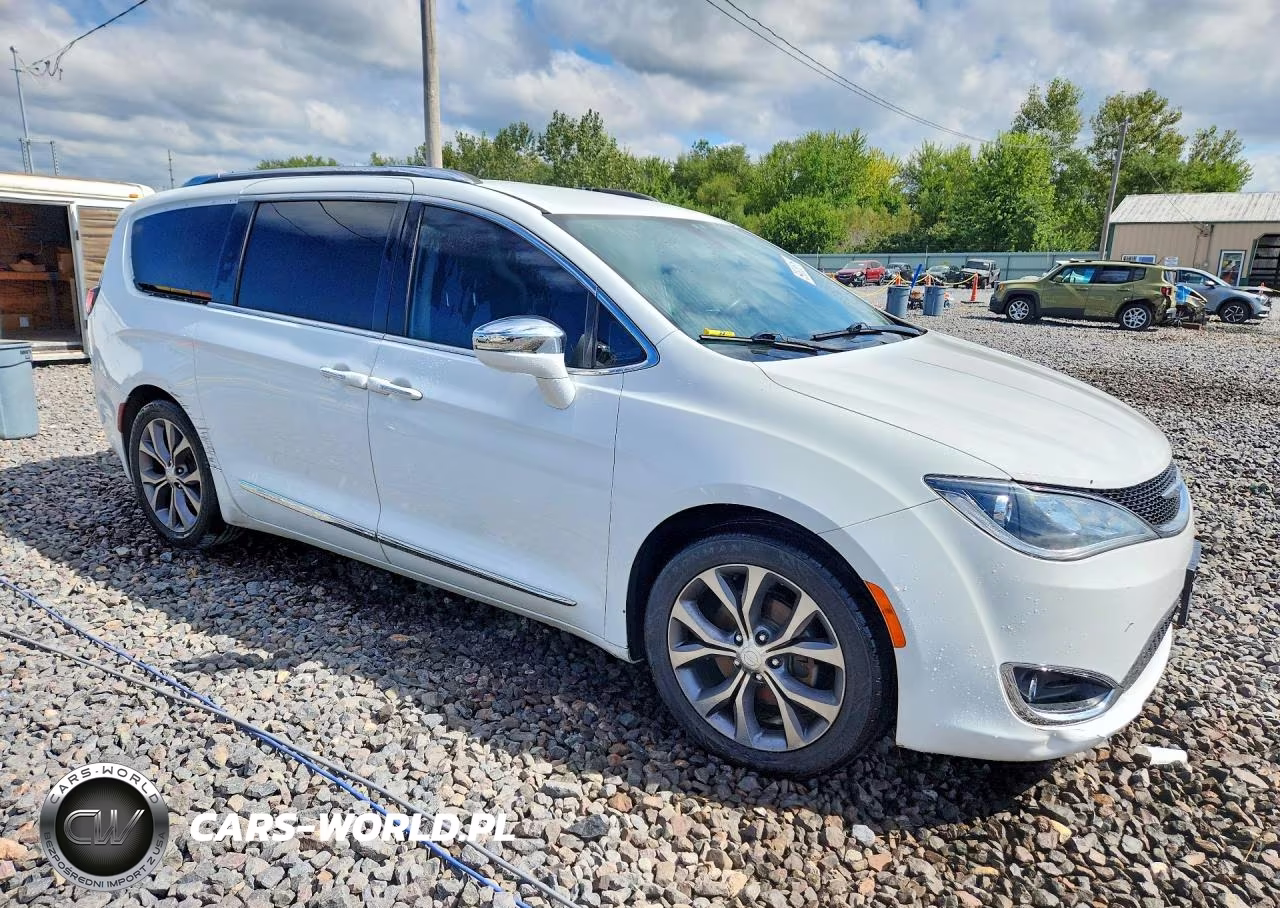 2018 Chrysler Pacifica Limited VIN:2C4RC1GG9JR251565 - 4