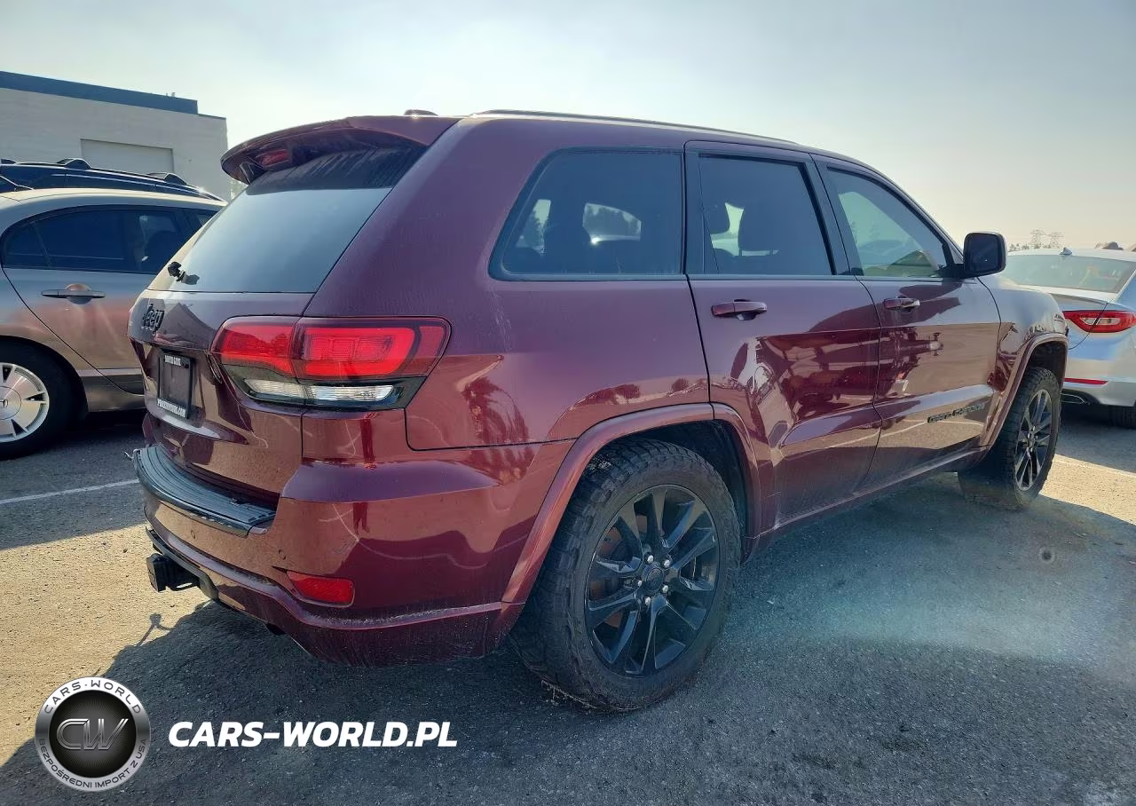 2017 Jeep Grand Cherokee Laredo VIN:1C4RJEAG3HC953003 - 3