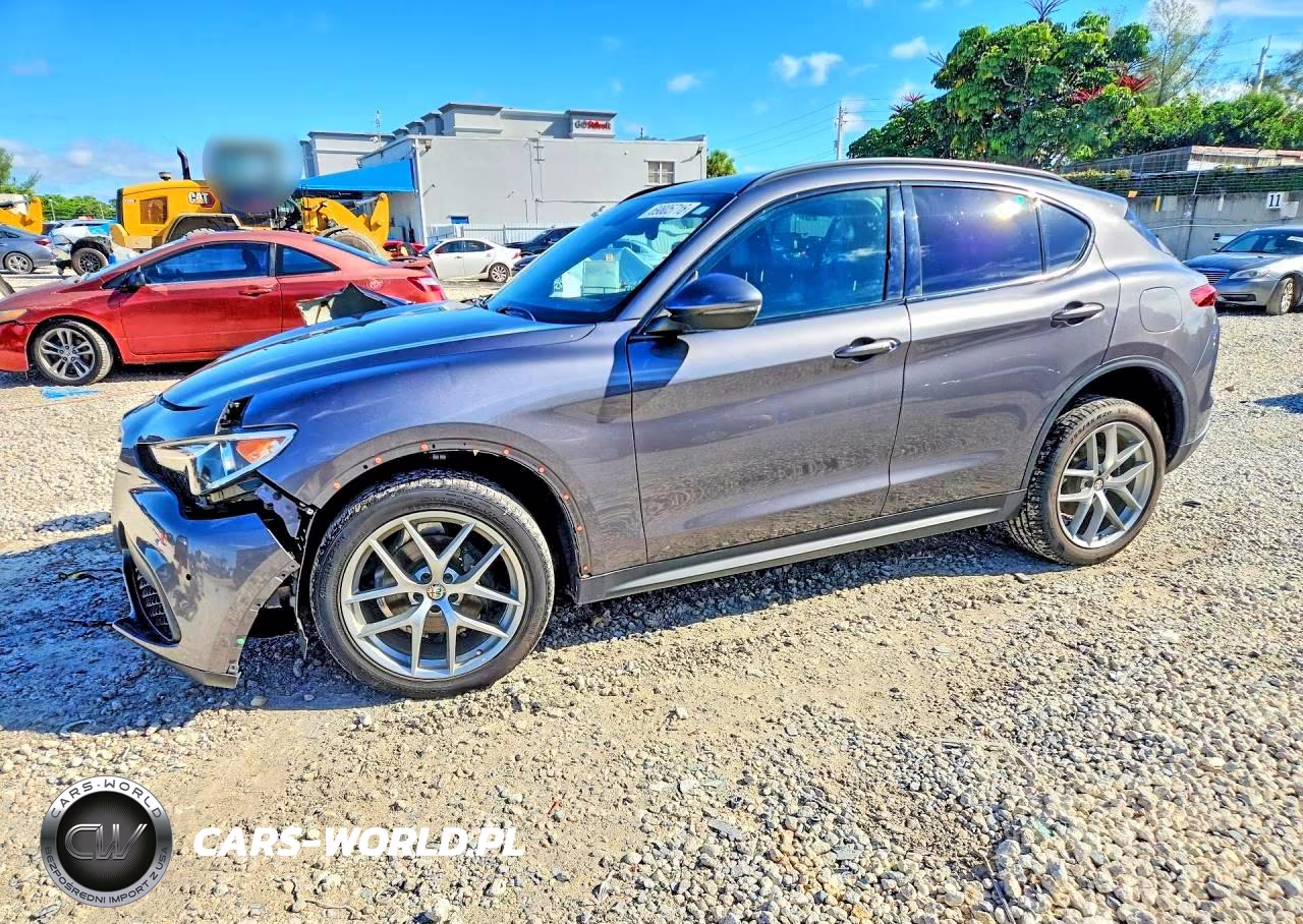 2018 Alfa Romeo Stelvio Ti Sport VIN:ZASFAKNN4J7B82017 - 1