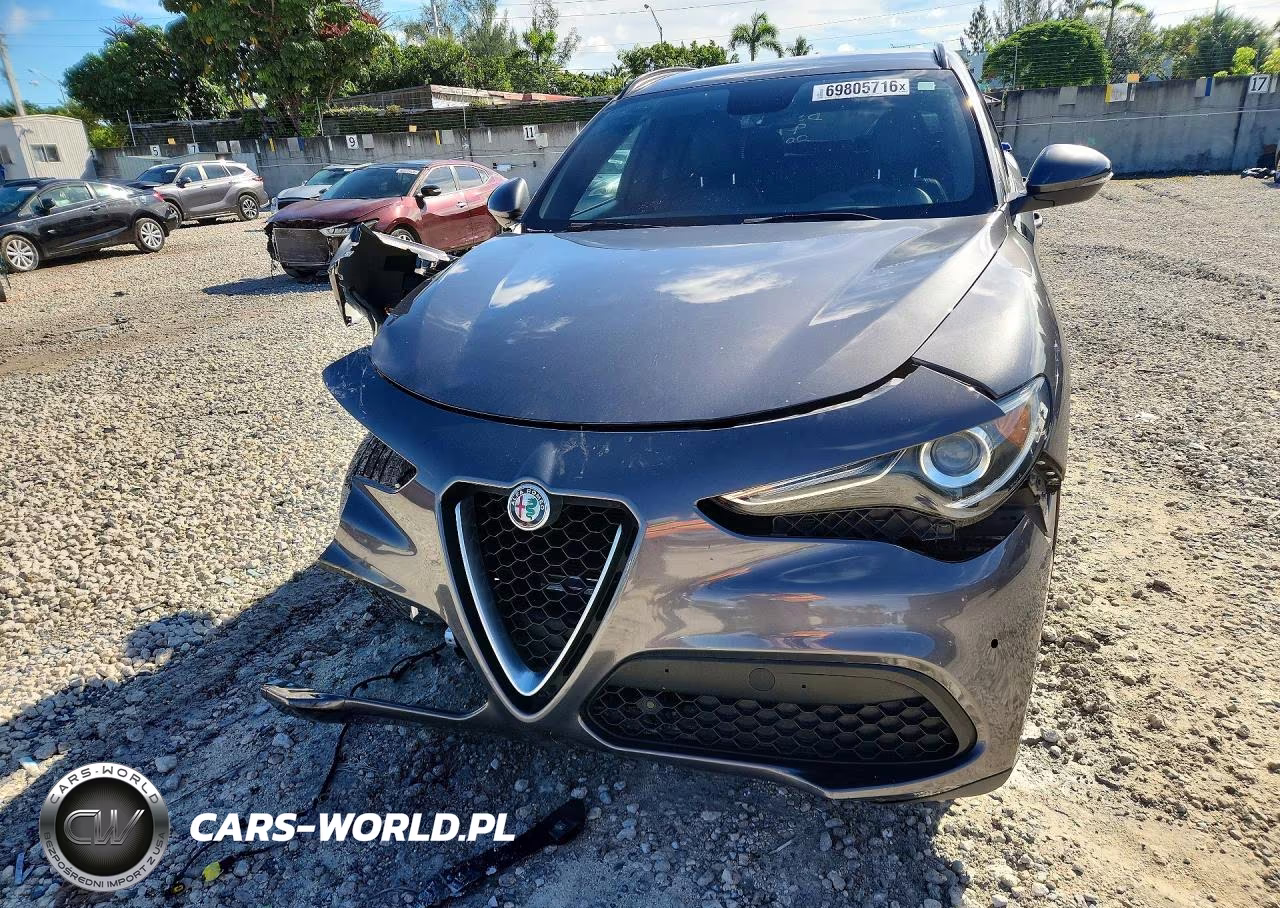 2018 Alfa Romeo Stelvio Ti Sport VIN:ZASFAKNN4J7B82017 - 5