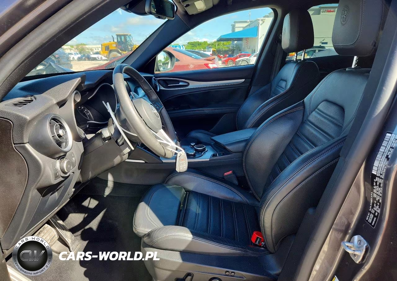 2018 Alfa Romeo Stelvio Ti Sport VIN:ZASFAKNN4J7B82017 - 7