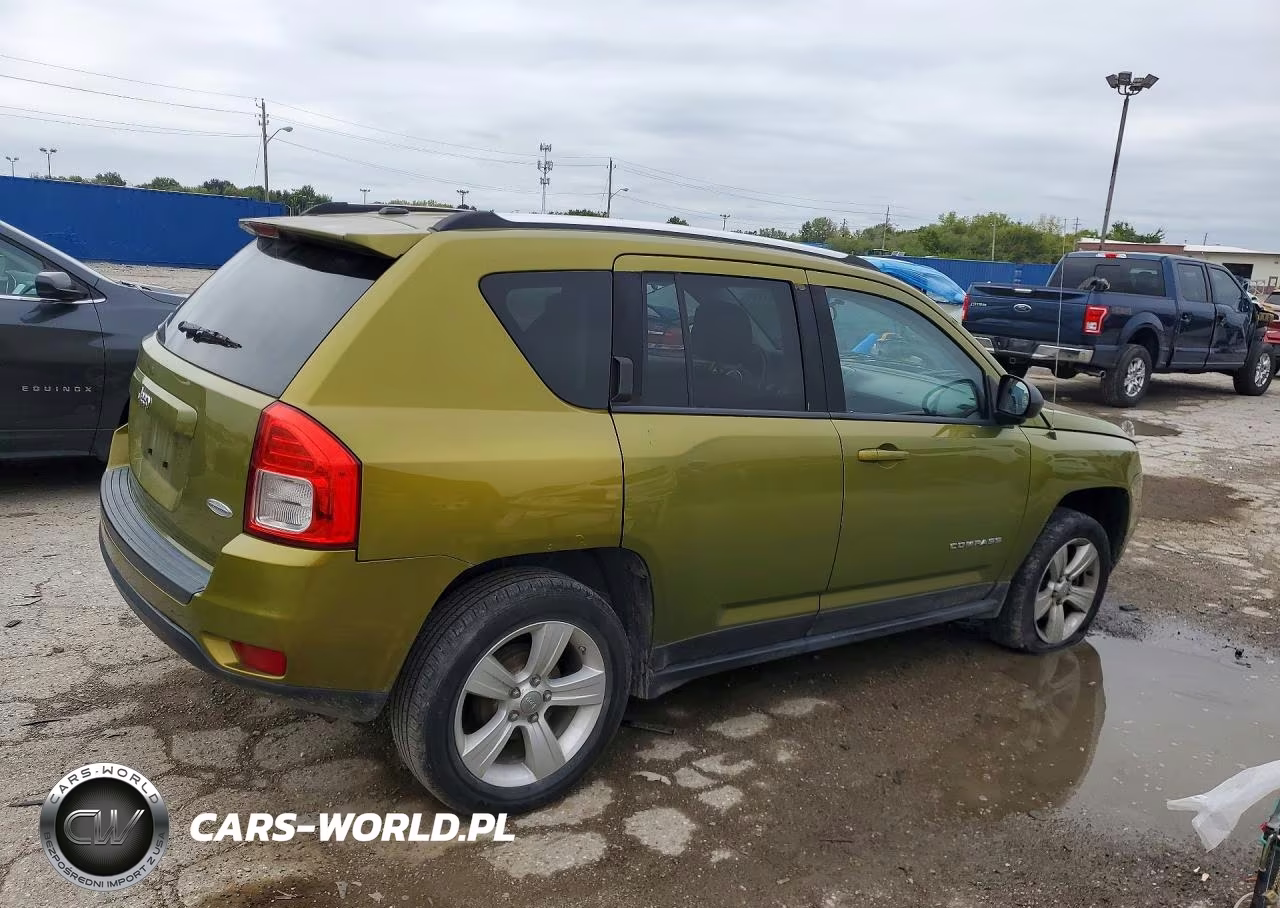 2012 Jeep Compass Latitude VIN:1C4NJCEA1CD579213 - 3