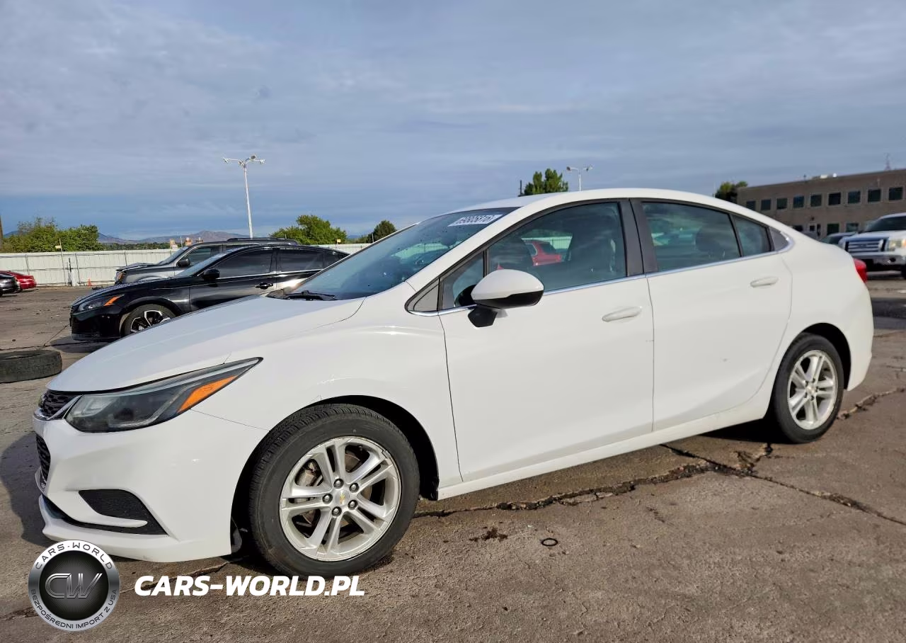 2017 Chevrolet Cruze Lt VIN:1G1BE5SM0H7103308 - 1