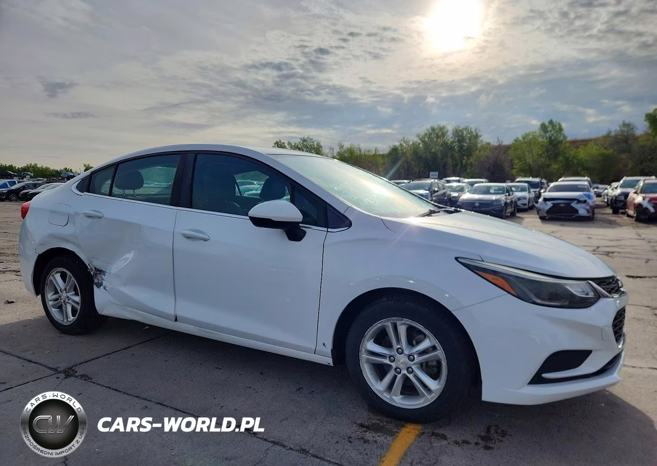 2017 Chevrolet Cruze Lt VIN:1G1BE5SM0H7103308 - 4