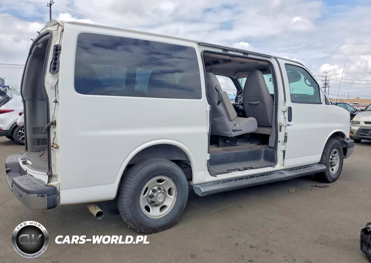2015 Chevrolet Express VIN:1GBWGRFF3F1226692 - 3