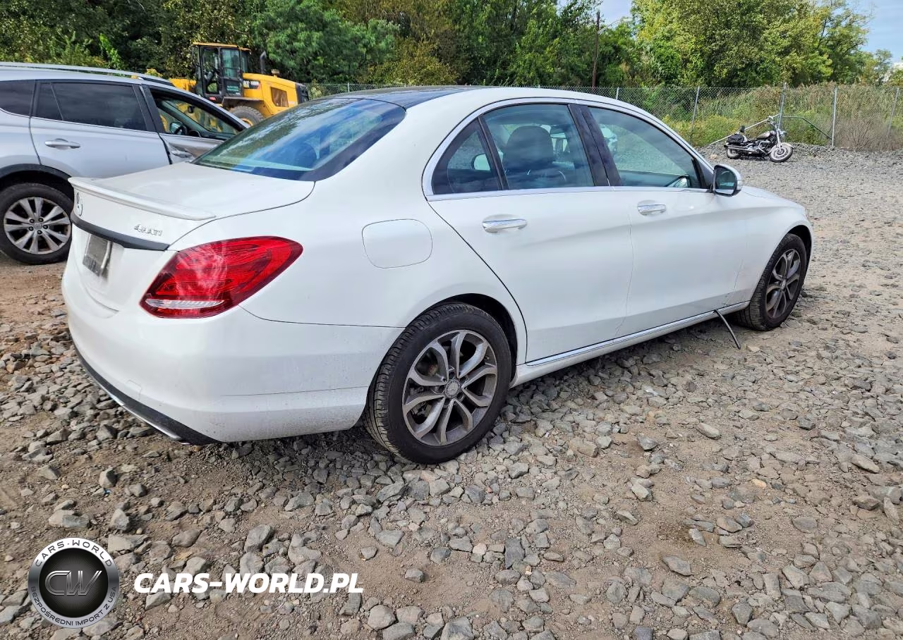 2015 Mercedes-Benz C 300 4Matic VIN:55SWF4KB4FU008934 - 3