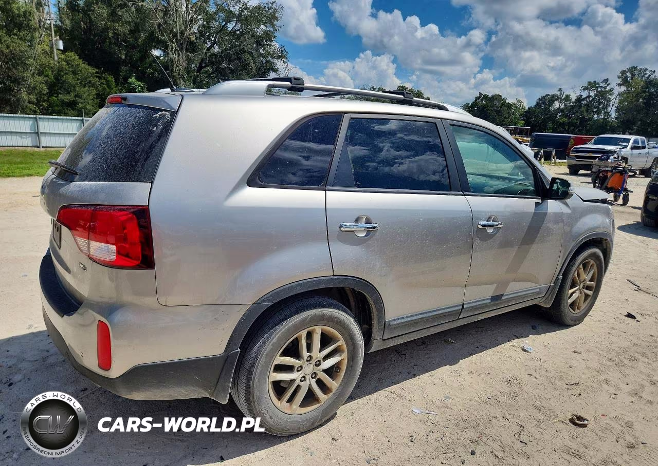 2014 Kia Sorento Lx VIN:5XYKT3A65EG531300 - 3