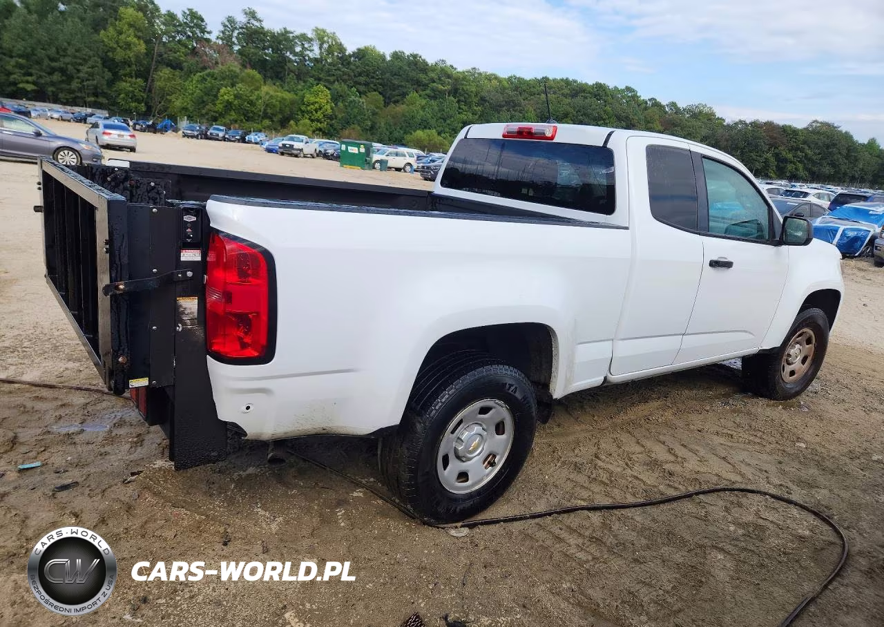 2018 Chevrolet Colorado VIN:1GCHSBEA2J1267064 - 3