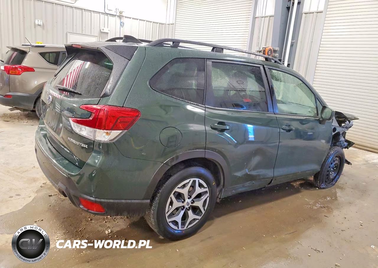 2024 Subaru Forester Premium VIN:JF2SKADC5RH415134 - 3