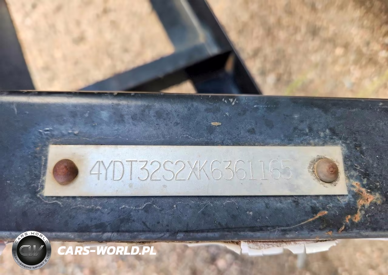 2019 Keystone Voltage VIN:4YDT3252XK6361165 - 10