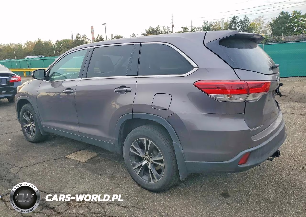 2019 Toyota Highlander Le VIN:5TDBZRFH7KS964904 - 2