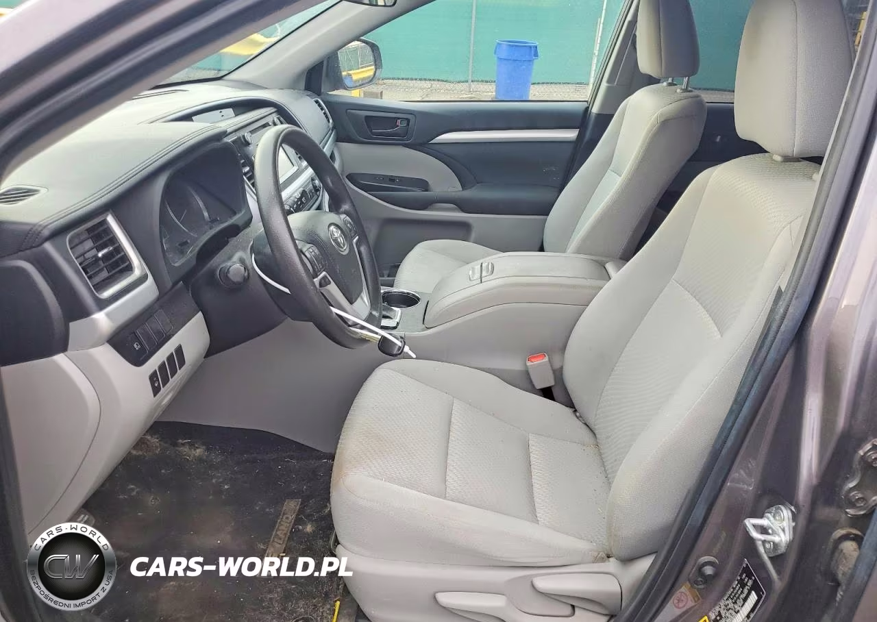 2019 Toyota Highlander Le VIN:5TDBZRFH7KS964904 - 7