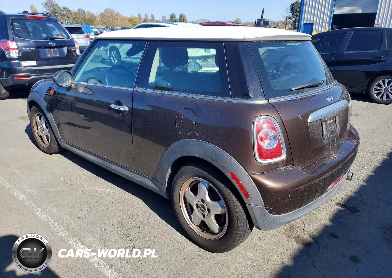 2011 Mini Cooper VIN:WMWSU3C5XBT092562 - 2