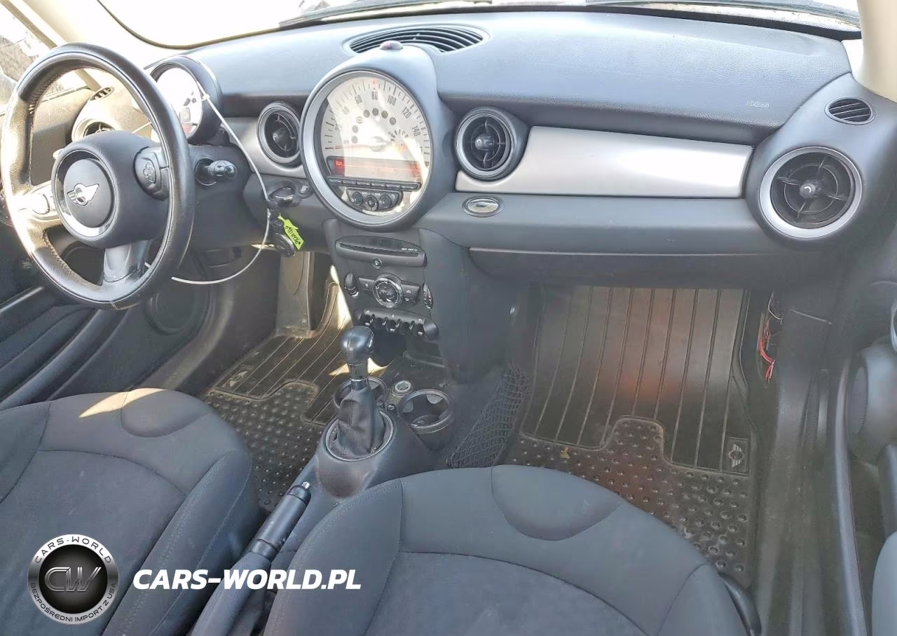 2011 Mini Cooper VIN:WMWSU3C5XBT092562 - 8