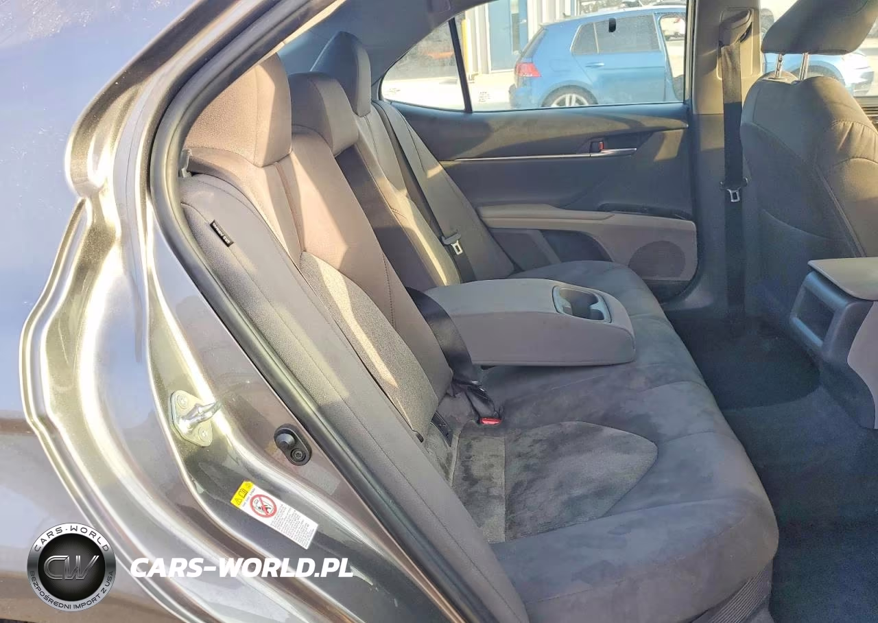 2018 Toyota Camry Le VIN:4T1B31HK2JU503482 - 10