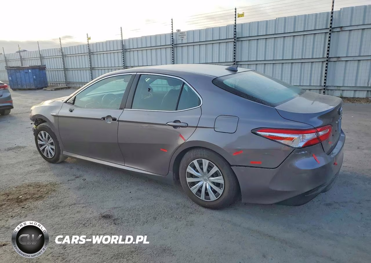 2018 Toyota Camry Le VIN:4T1B31HK2JU503482 - 2