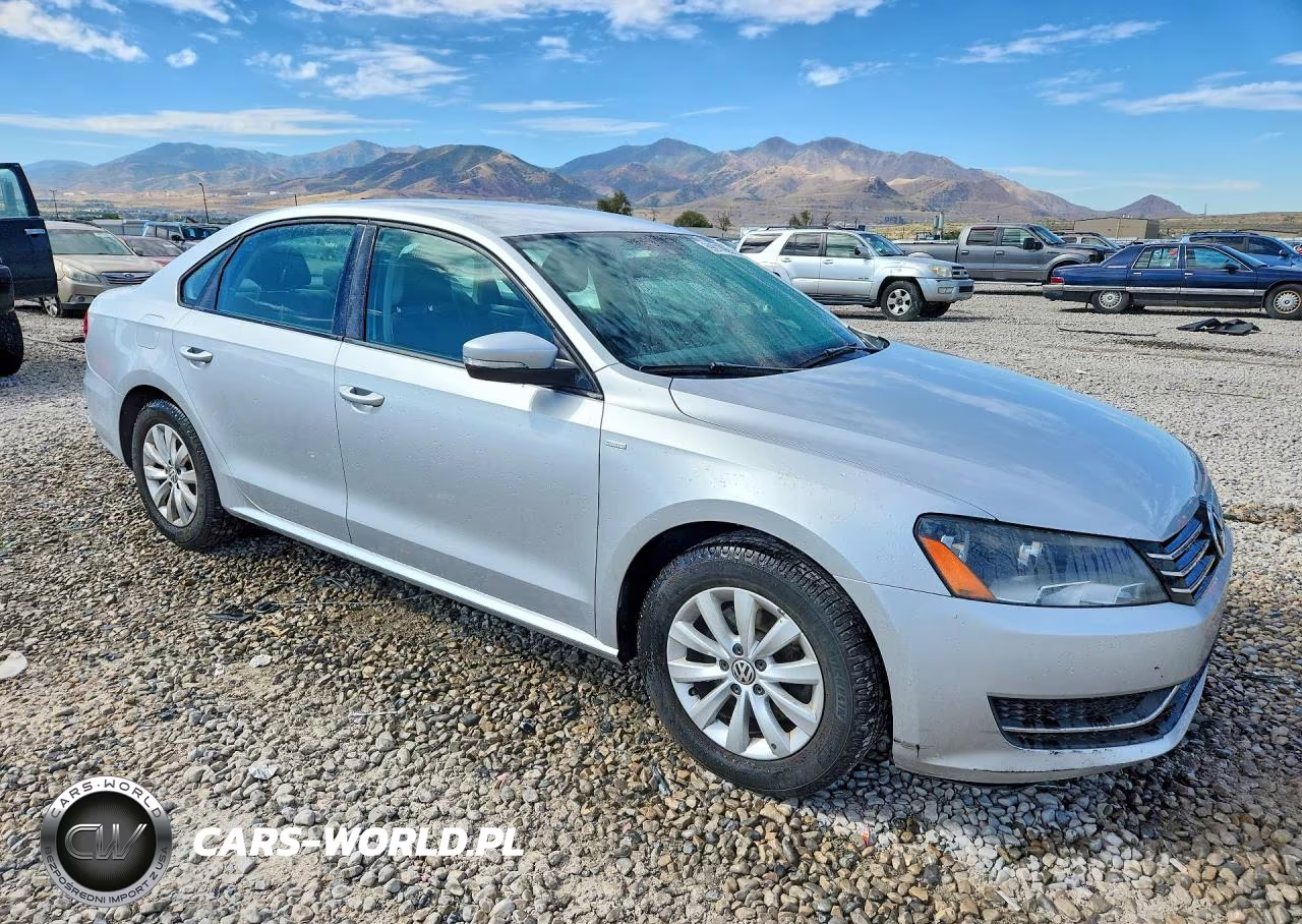 2014 Volkswagen Passat S VIN:1VWAT7A37EC028250 - 4