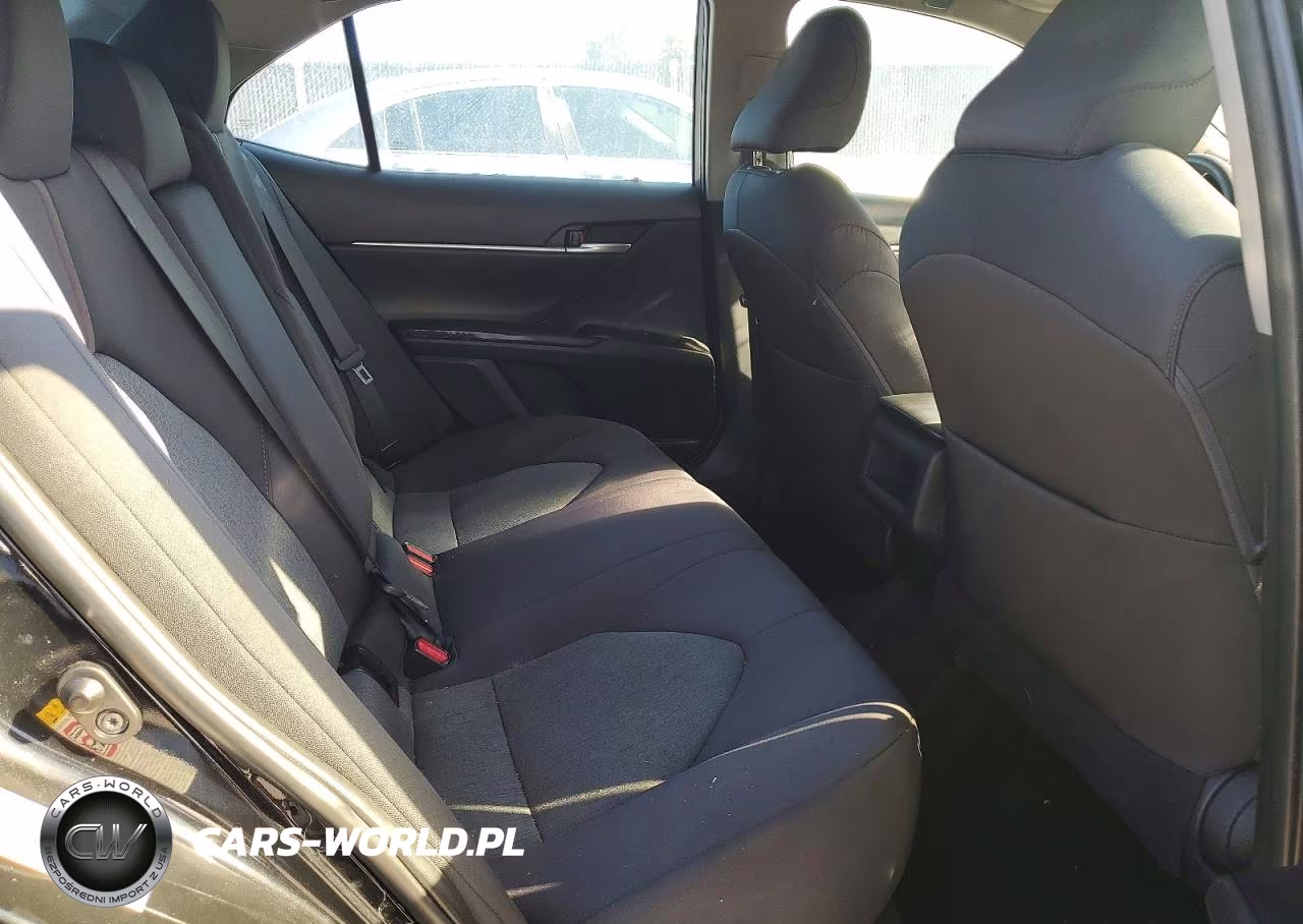 2018 Toyota Camry Le VIN:4T1B11HK0JU068080 - 10