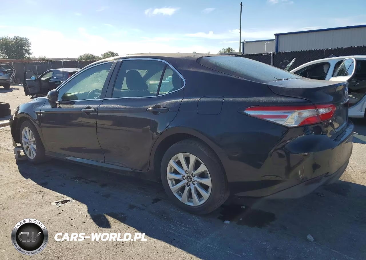 2018 Toyota Camry Le VIN:4T1B11HK0JU068080 - 2