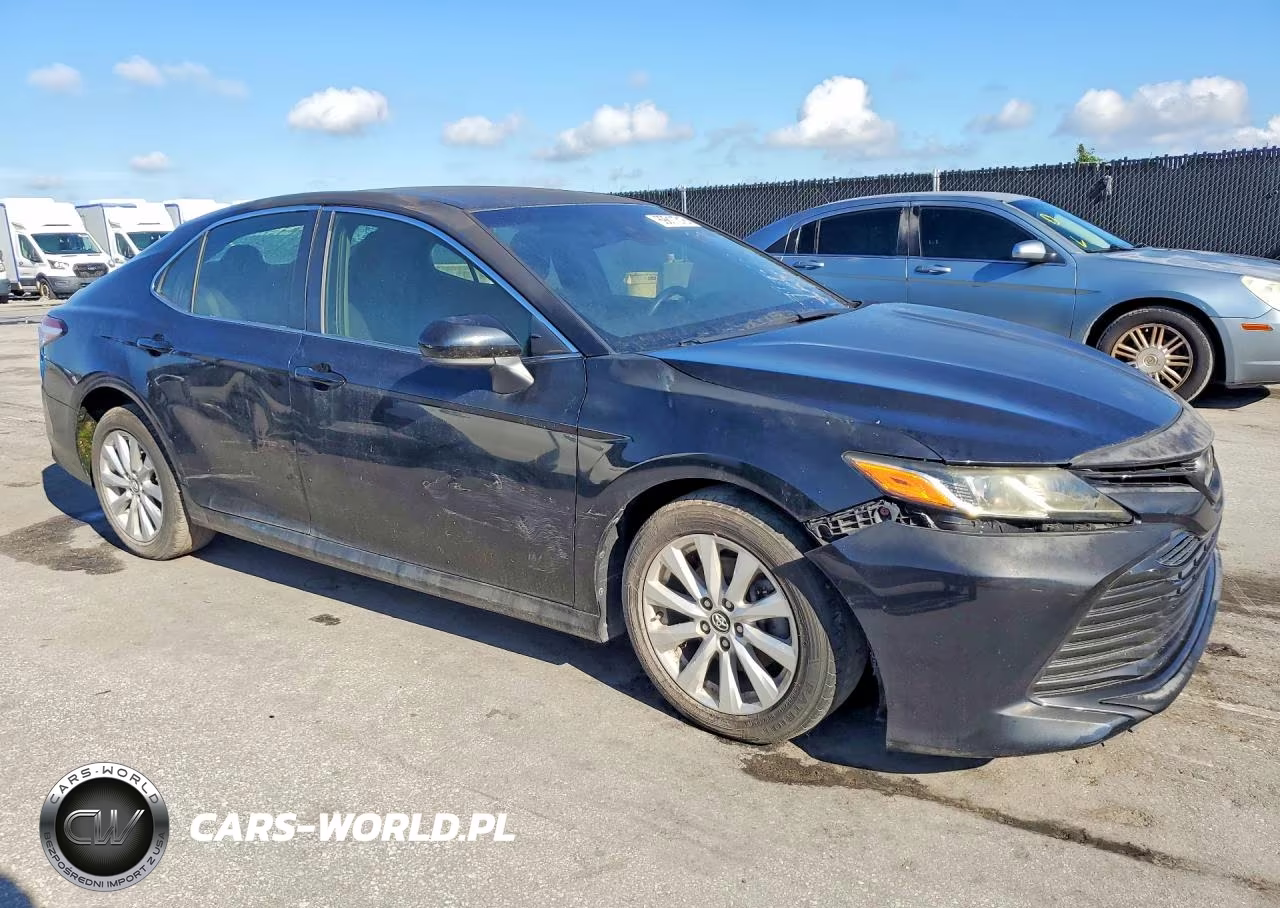 2018 Toyota Camry Le VIN:4T1B11HK0JU068080 - 4