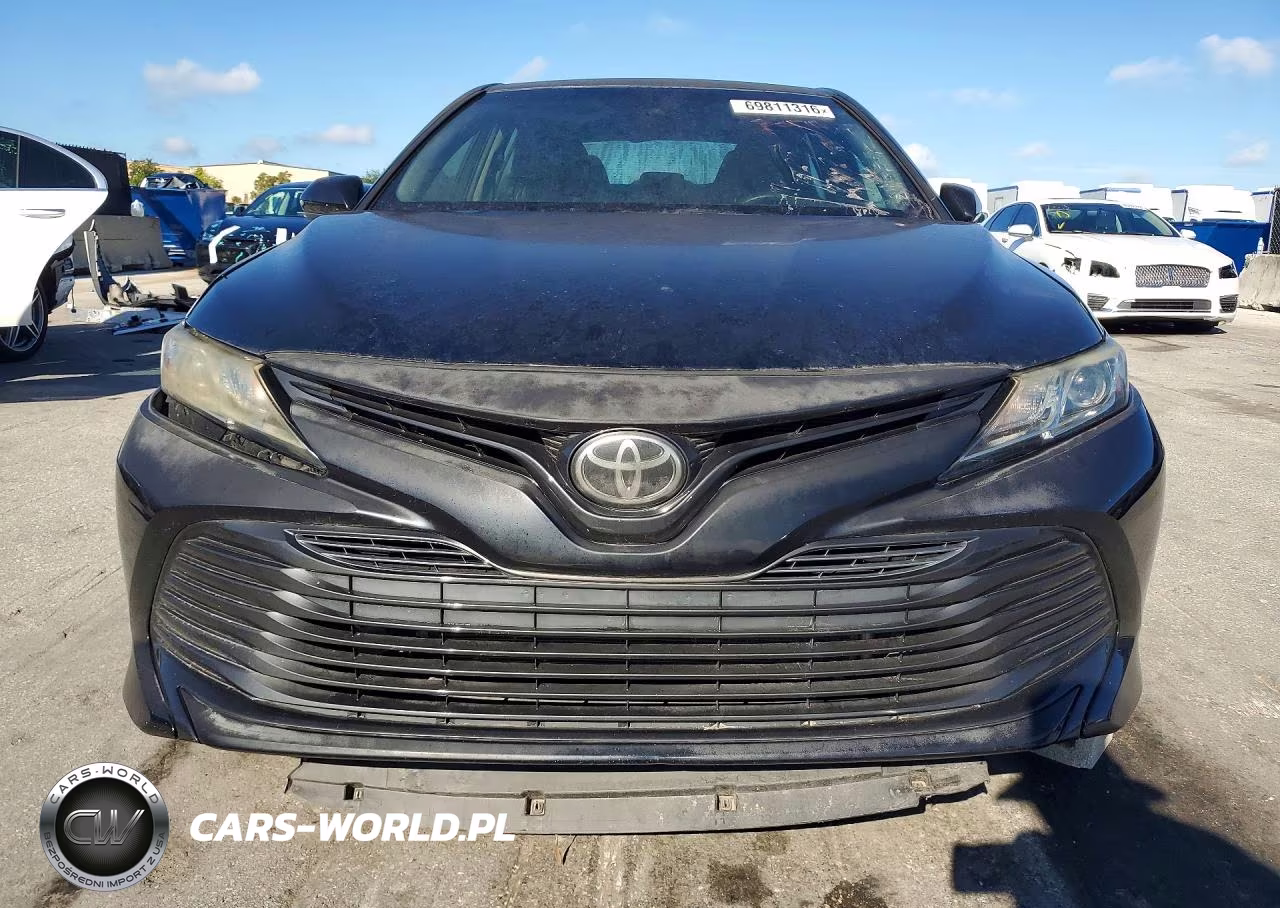 2018 Toyota Camry Le VIN:4T1B11HK0JU068080 - 5