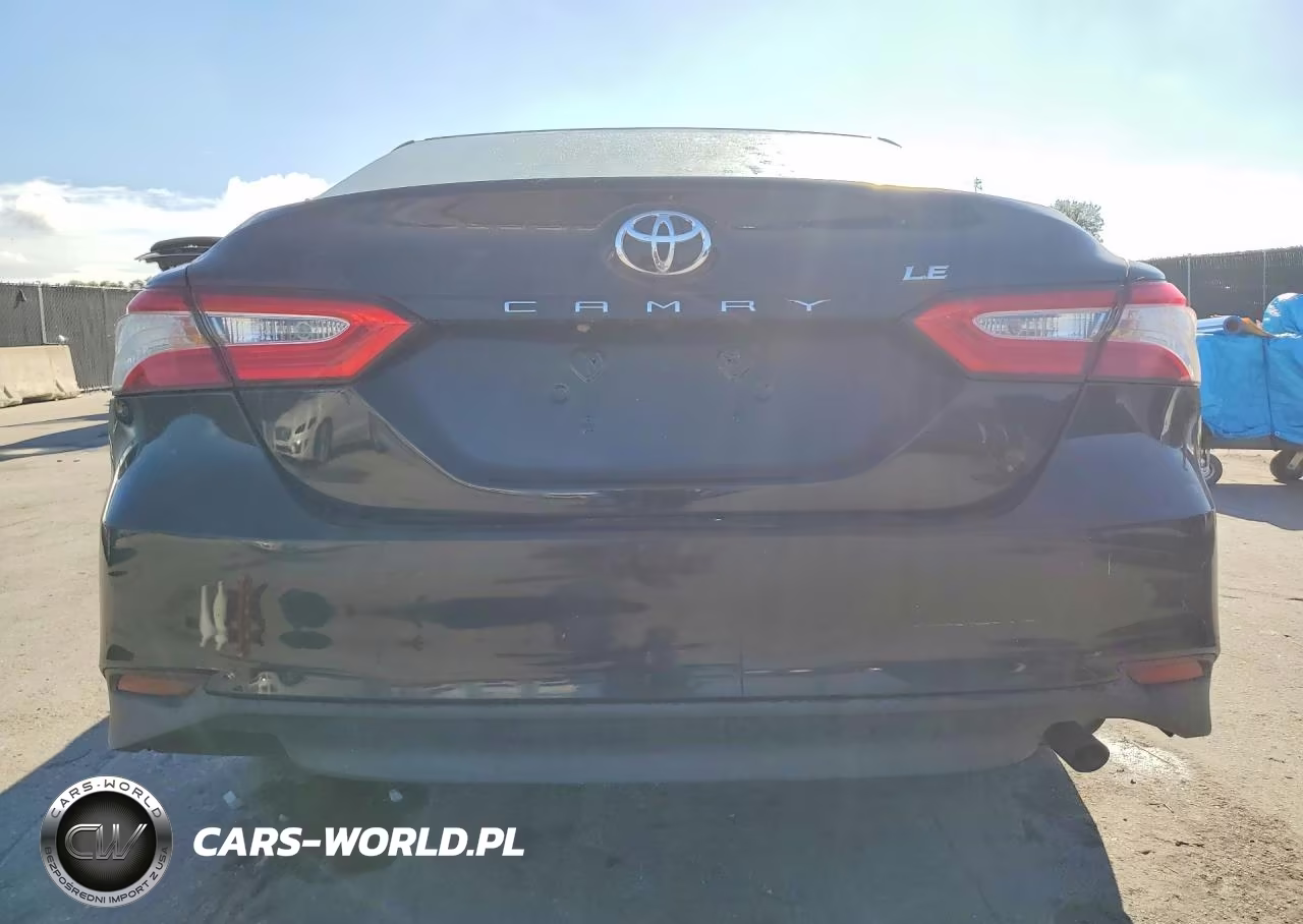 2018 Toyota Camry Le VIN:4T1B11HK0JU068080 - 6