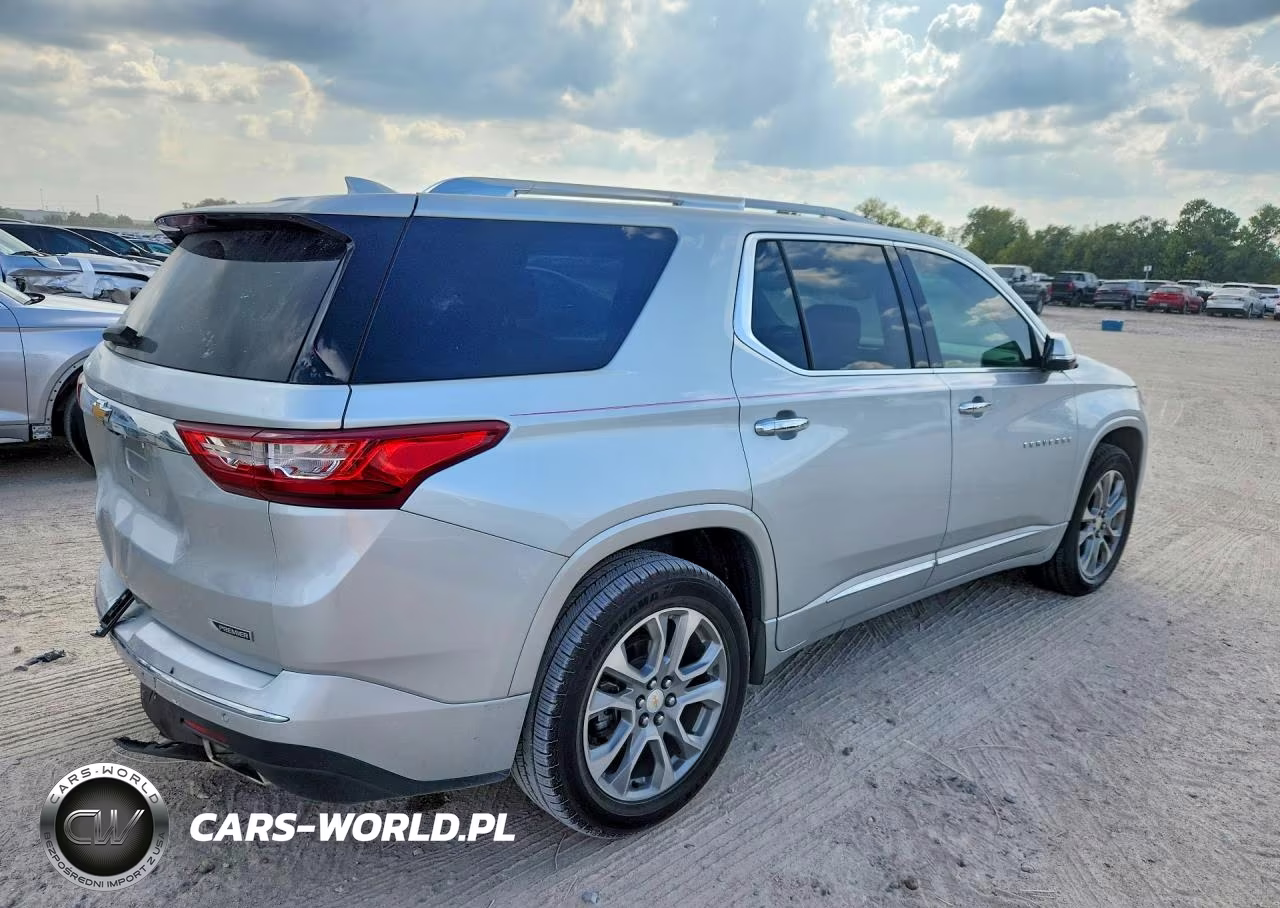2018 Chevrolet Traverse Premier VIN:1GNERKKW9JJ136560 - 3