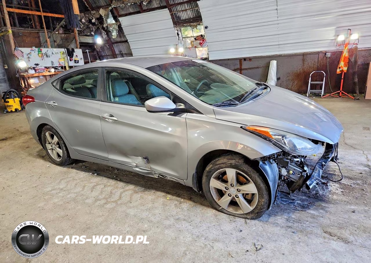 2013 Hyundai Elantra Gls VIN:KMHDH4AE8DU922375 - 4