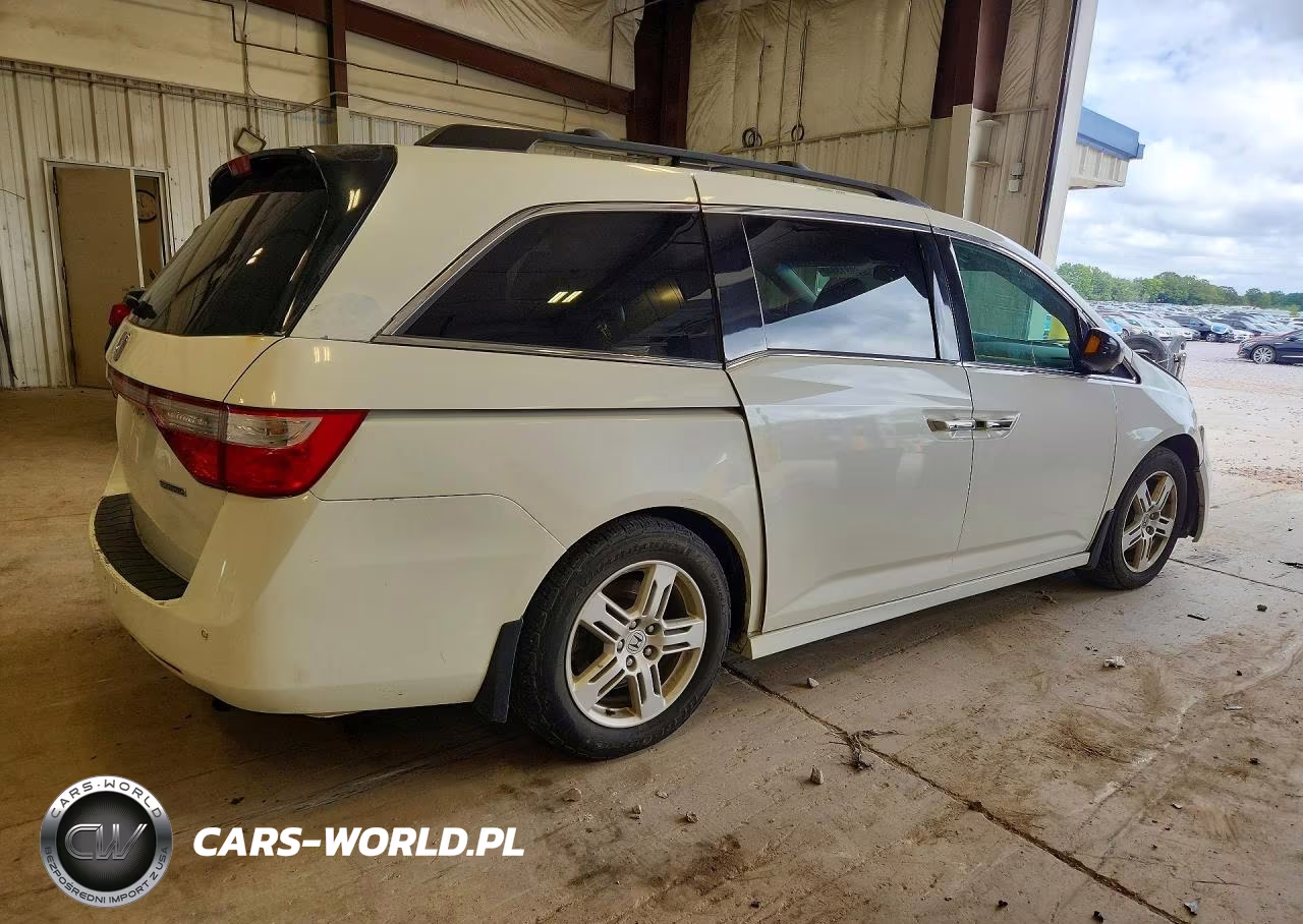 2013 Honda Odyssey Touring VIN:5FNRL5H93DB059372 - 3