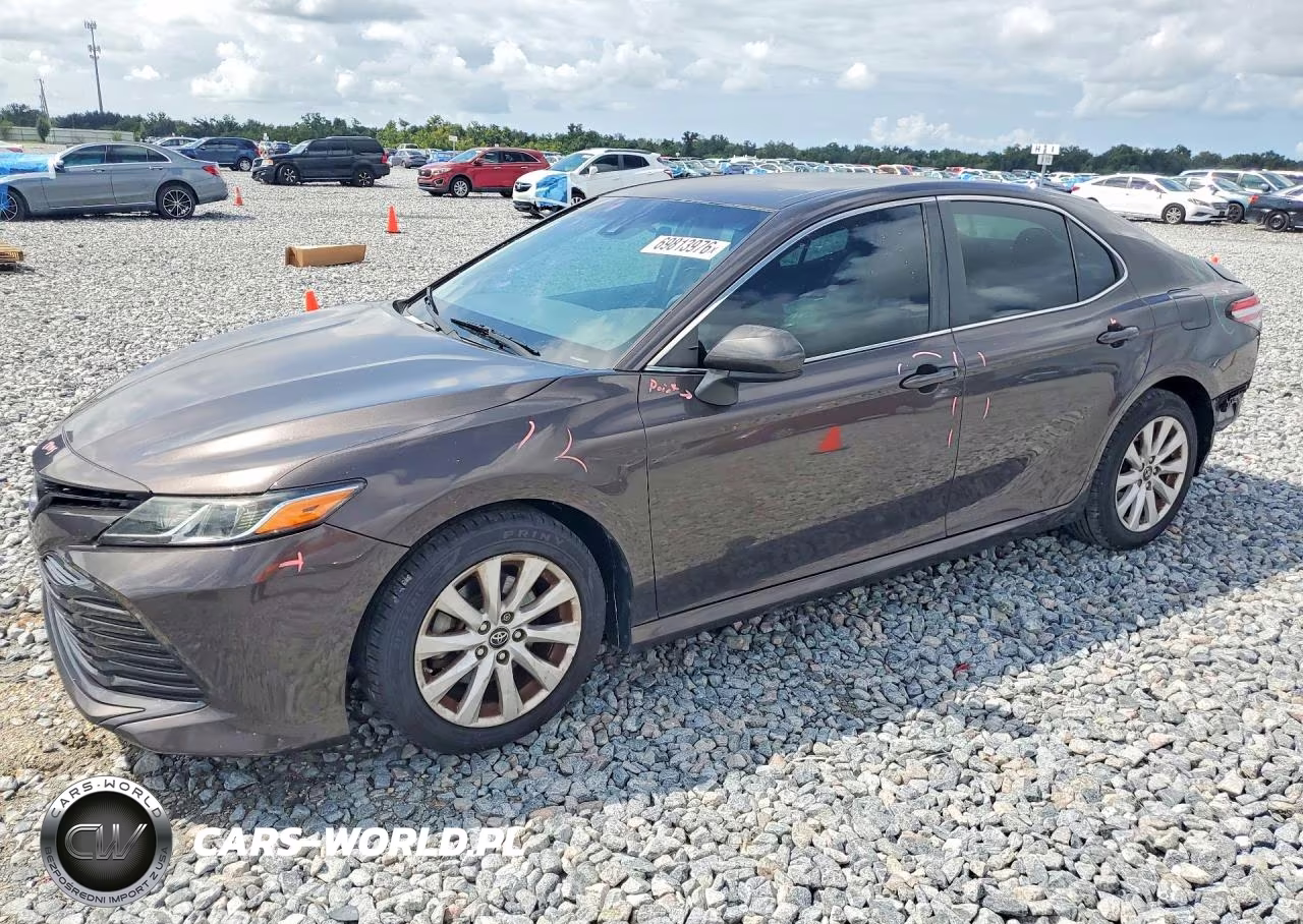 2018 Toyota Camry Le – zdjęcie 1 z 13