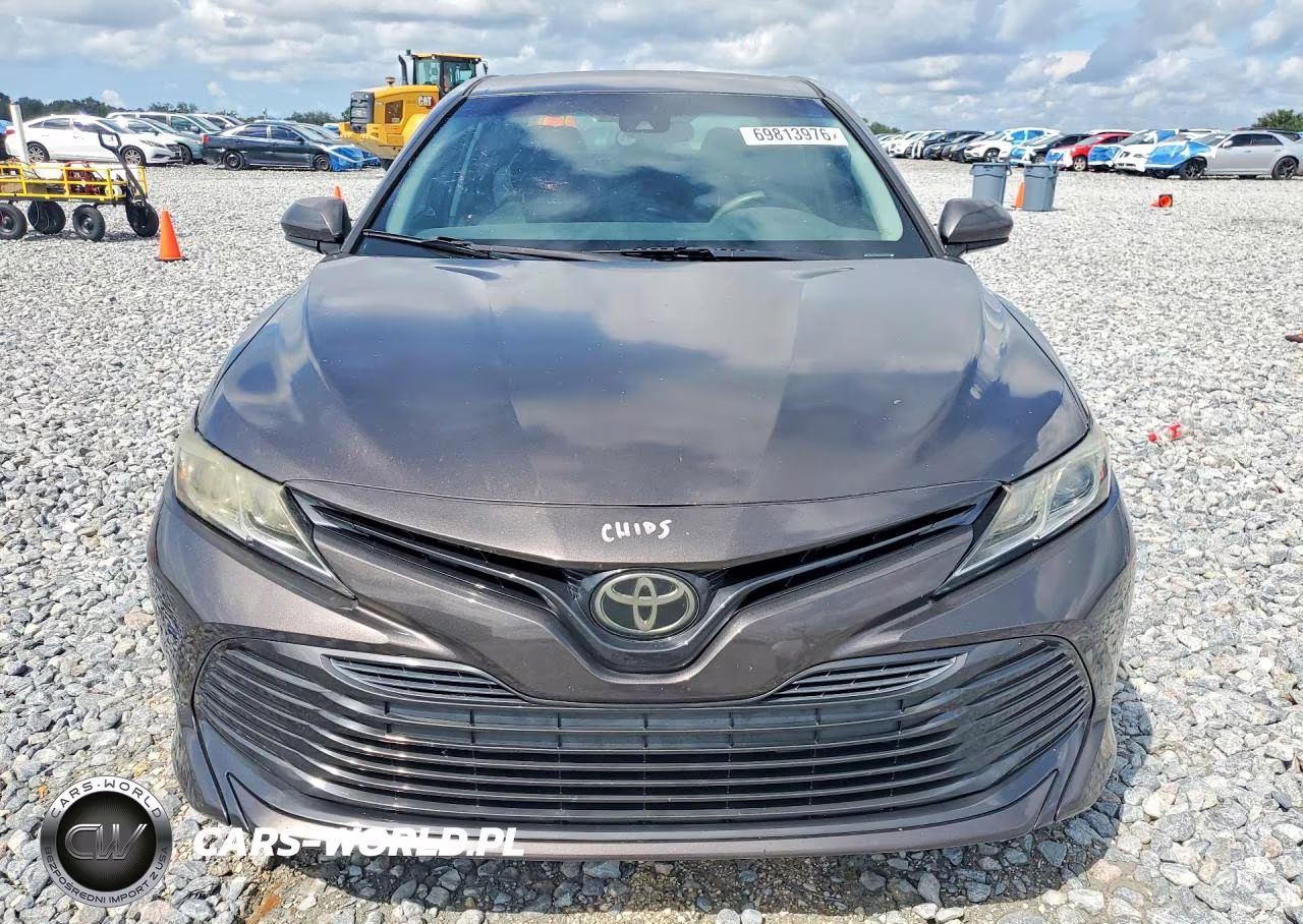 2018 Toyota Camry Le VIN:4T1B11HK6JU150315 - 5